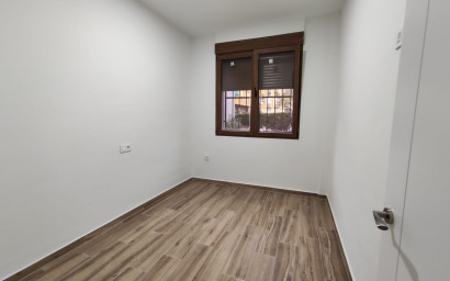 Revente - Maison mitoyenne -
Petrer