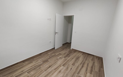 Revente - Maison mitoyenne -
Petrer