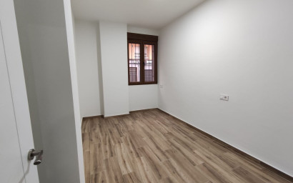 Revente - Maison mitoyenne -
Petrer