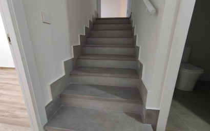 Revente - Maison mitoyenne -
Petrer