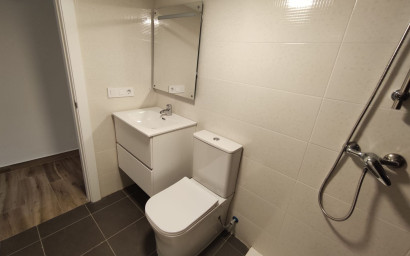 Revente - Maison mitoyenne -
Petrer