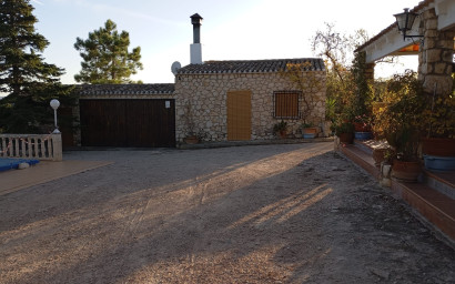 Resale - Finca / Country Property -
Yecla