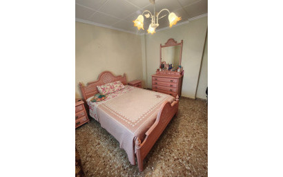 Herverkoop - Landhuis -
Yecla