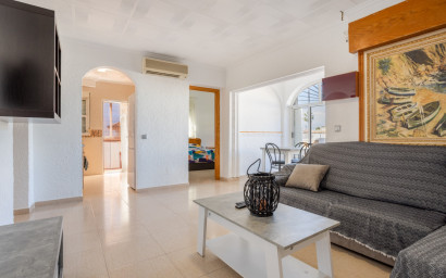 Resale - Villa -
Torrevieja - Urbanización San Luis