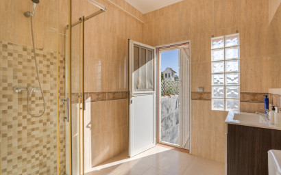 Resale - Villa -
Torrevieja - Urbanización San Luis