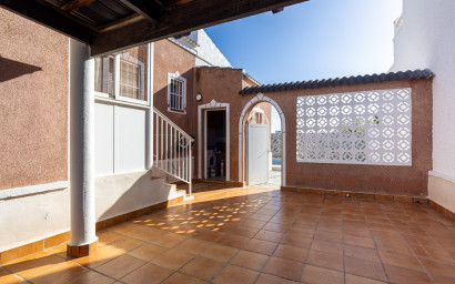 Resale - Villa -
Torrevieja - Urbanización San Luis