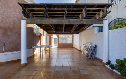 Resale - Villa -
Torrevieja - Urbanización San Luis