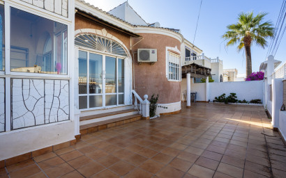 Resale - Villa -
Torrevieja - Urbanización San Luis