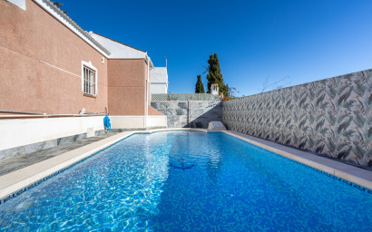 Resale - Villa -
Torrevieja - Urbanización San Luis