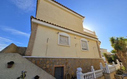 Herverkoop - Villa -
Monforte del Cid