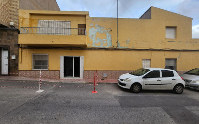 Resale - Townhouse -
Sax