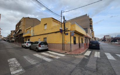 Resale - Townhouse -
Sax