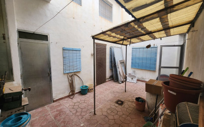 Resale - Townhouse -
Sax