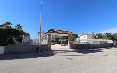 Resale - Villa -
Algorfa - Lomas de La Juliana