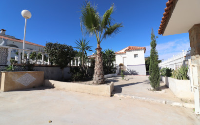 Resale - Villa -
Algorfa - Lomas de La Juliana