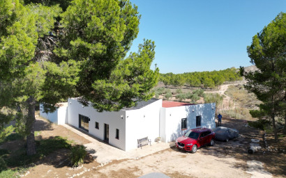 Herverkoop - Villa -
Villena