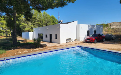 Herverkoop - Villa -
Villena