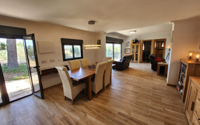 Herverkoop - Villa -
Villena