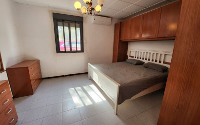 Herverkoop - Villa -
Villena