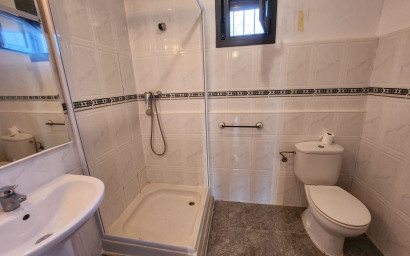 Herverkoop - Villa -
Villena