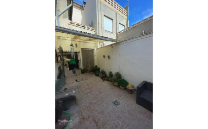 Resale - Townhouse -
Pinoso - Pinoso Alicante