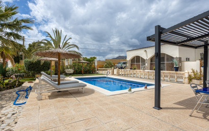 Herverkoop - Country Property/Finca -
Albatera