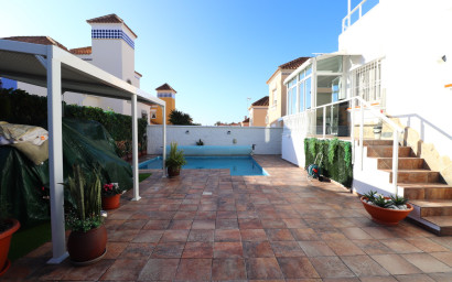 Resale - Villa -
Orihuela Costa - Villamartin