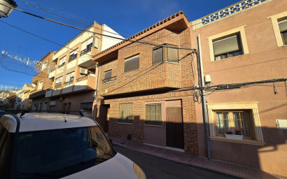 Revente - Maison mitoyenne -
Salinas