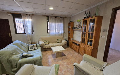 Revente - Maison mitoyenne -
Salinas