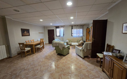 Revente - Maison mitoyenne -
Salinas