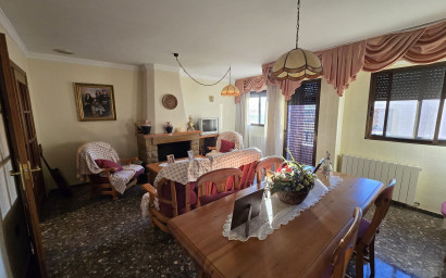 Revente - Maison mitoyenne -
Salinas