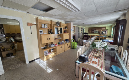 Herverkoop - Villa -
Villena