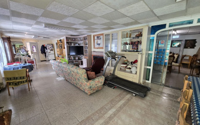 Herverkoop - Villa -
Villena