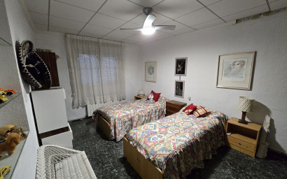 Herverkoop - Villa -
Villena