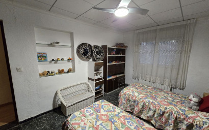 Herverkoop - Villa -
Villena