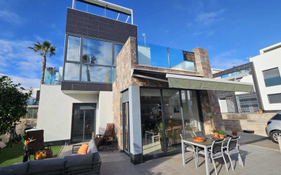 Revente - Villa -
Orihuela Costa