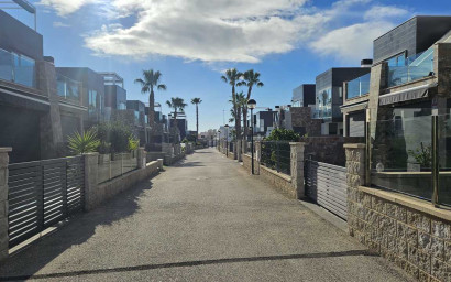 Revente - Villa -
Orihuela Costa