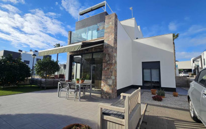 Revente - Villa -
Orihuela Costa