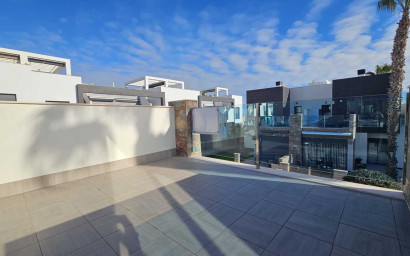 Revente - Villa -
Orihuela Costa