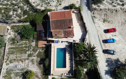 Resale - Finca / Country Property -
Villajoyosa