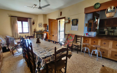 Resale - Finca / Country Property -
Villajoyosa