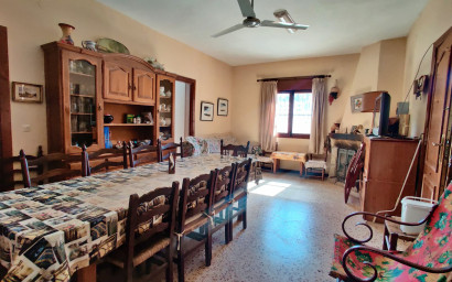 Resale - Finca / Country Property -
Villajoyosa