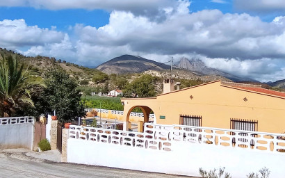 Resale - Finca / Country Property -
Villajoyosa