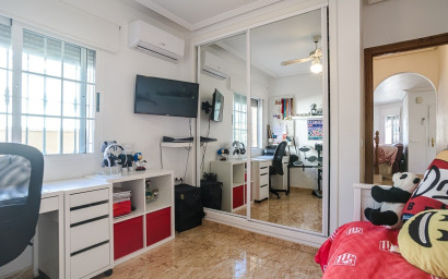 Resale - Villa -
Guardamar del Segura