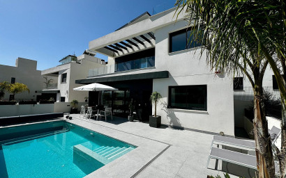 Resale - Villa -
Algorfa