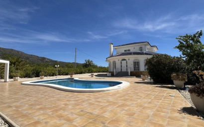Resale - Villa -
Pinoso