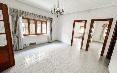 Revente - Maison mitoyenne -
Pinoso