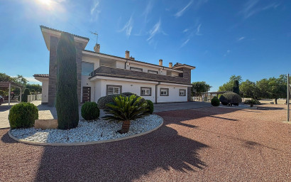 Revente - Villa -
Crevillente