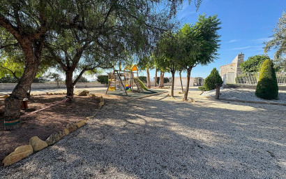 Revente - Villa -
Crevillente