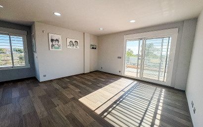 Revente - Villa -
Crevillente